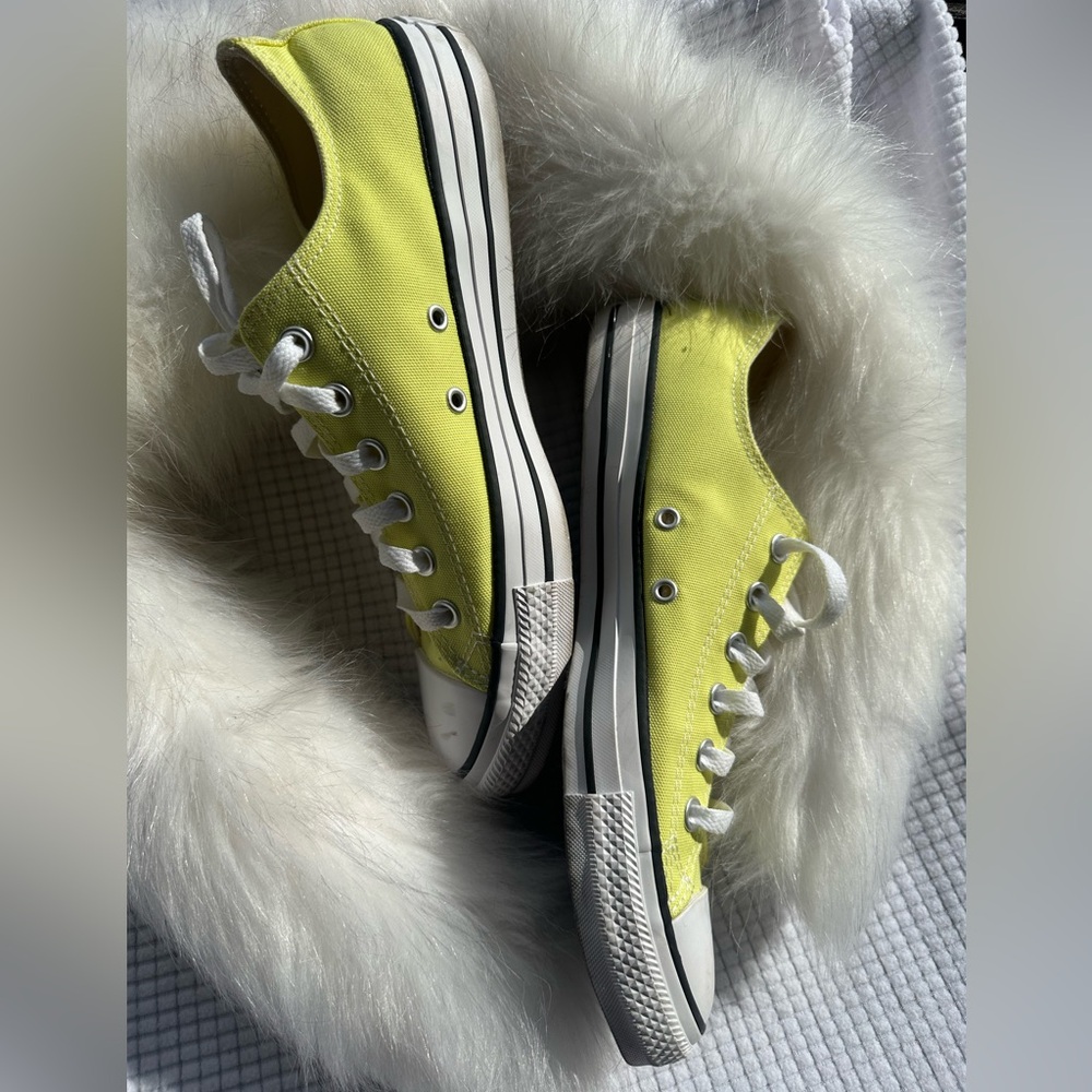 Converse Yellow Sneakers Modern Design Breathable